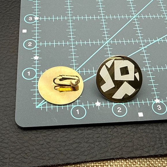 Vintage Avon Clip On Earrings 1980s Abstract Geometric Gold Tone White Enamel - Picture 7 of 7